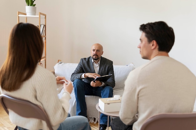 Free photo family therapy in psychologist office