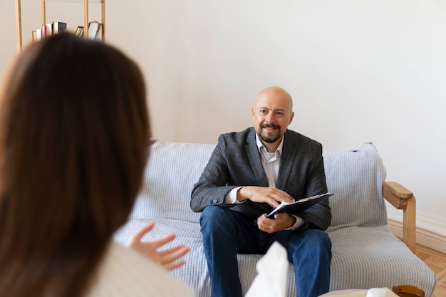 Free photo family therapy in psychologist office