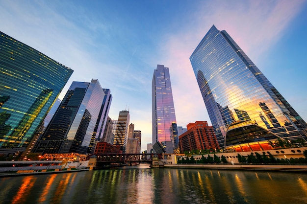 Free photo famous view of chicago in the morning, usa.