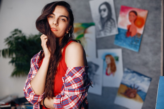 Free Photo fashion girl standing in a studio