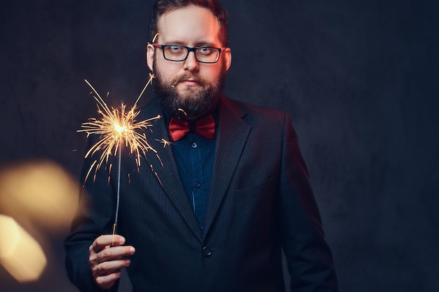 Free Photo fat male in eyeglasses dressed in a shirt with bow tie drinks craft beer from a bottle.