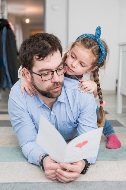 Free photo father celebrating fathers day with his daughter