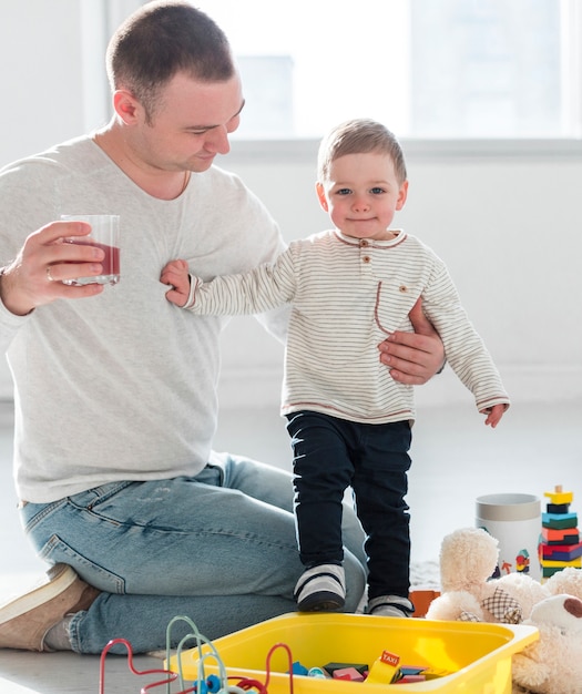 Free photo father and child posing at home