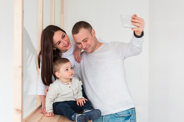 Free photo father taking a selfie of the family