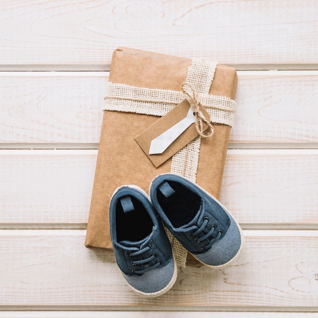 Free photo fathers day present box with shoes