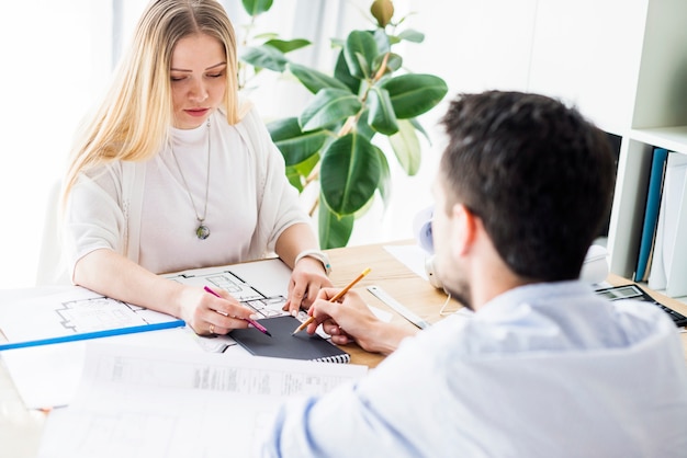 Free Photo female architect having conversation with her colleague