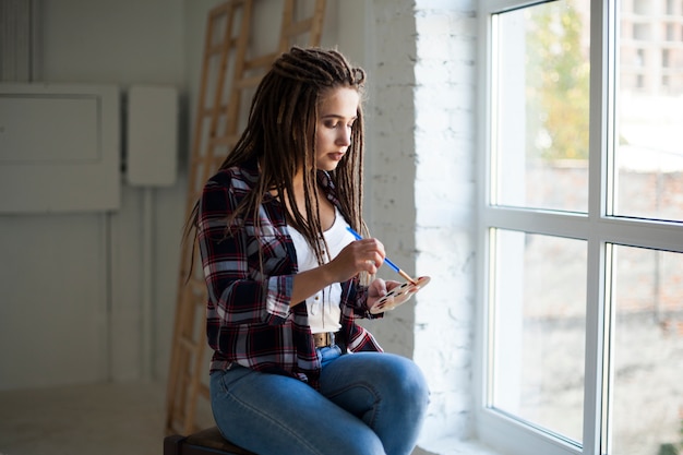 Free photo female artist painting indoors