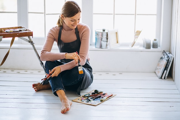 Free Photo female artist painting in studio