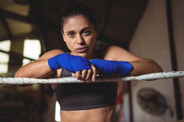 Free photo female boxer standing in boxing ring