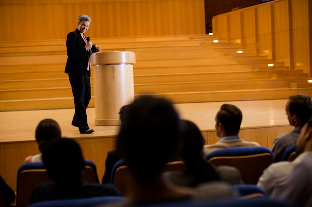 Free photo female business executive giving a speech