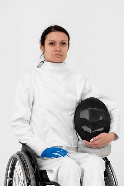 Female fencing player having a legs disability