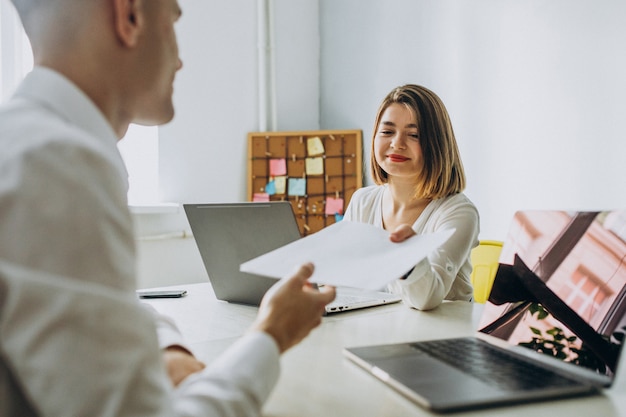 Free Photo female and male collegues working in office