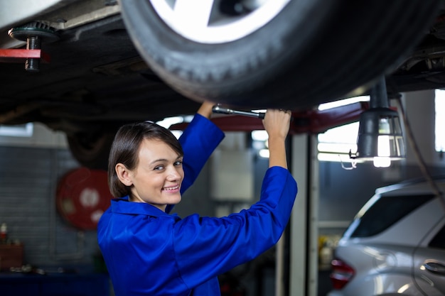 Free Photo female mechanic servicing a car