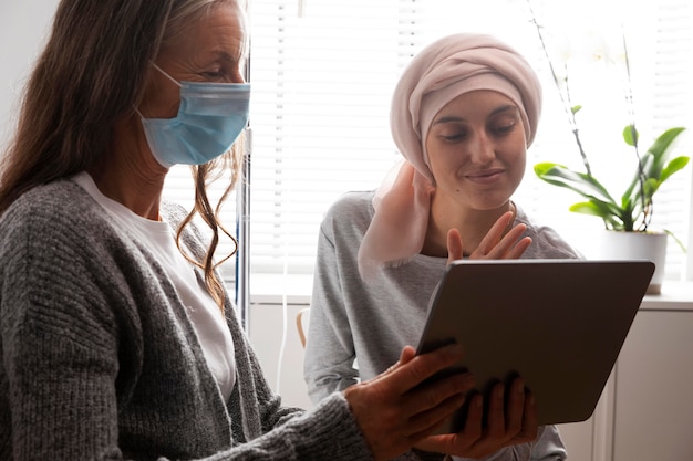 Free photo female patients talking at the hospital