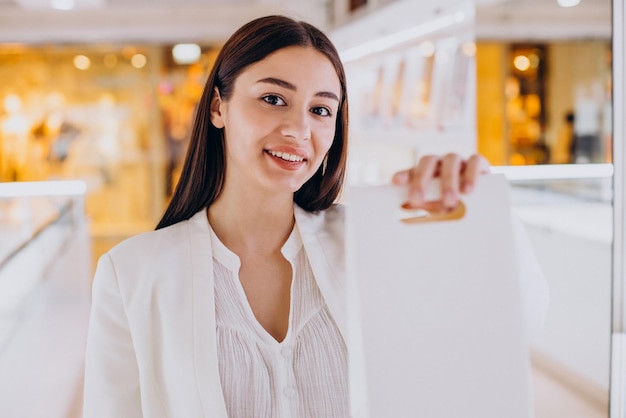 Free Photo female sales person at jewelry store