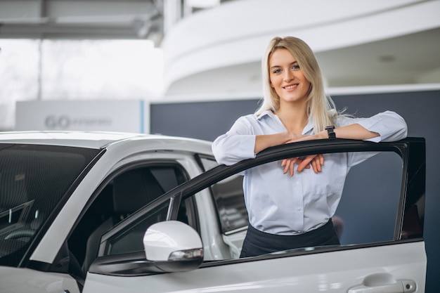 Free photo female salesperson at a car showroom