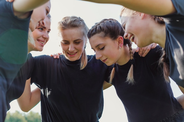 Free photo female soccer team gathering up