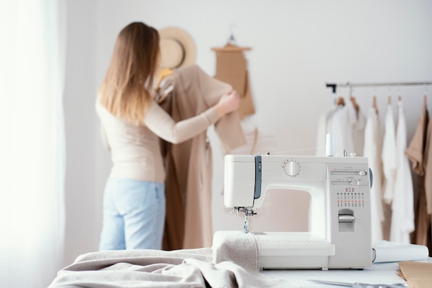 Free photo female tailor working in the studio