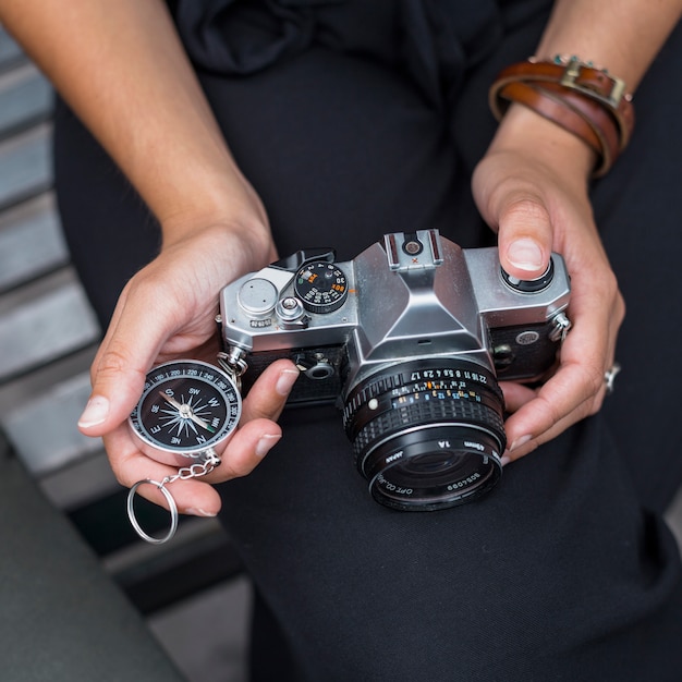 Free Photo female tourist with camera