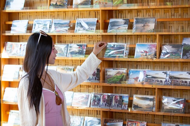 Female tourists who are working online 