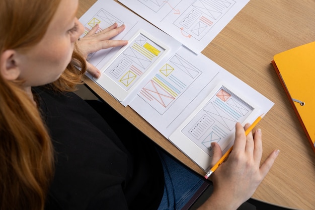 Free photo female web designer in the office with notebook