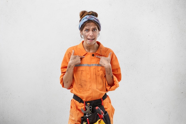 Free photo female worker wearing work clothes