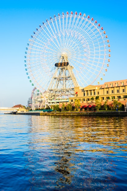 Free photo ferris wheel in the park