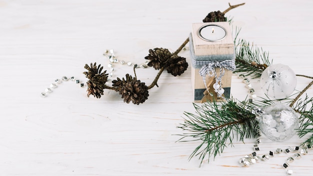 Free photo fir tree branches with candle in candlestick