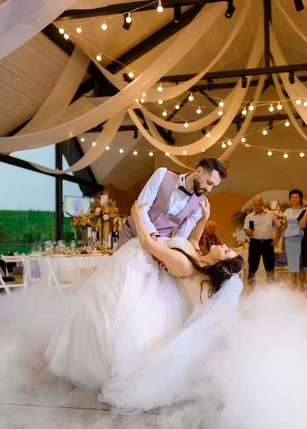 Free photo first dace of bride and groom with smoke