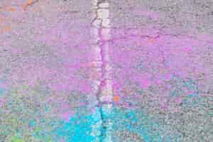 Free photo fissured roadway in paint