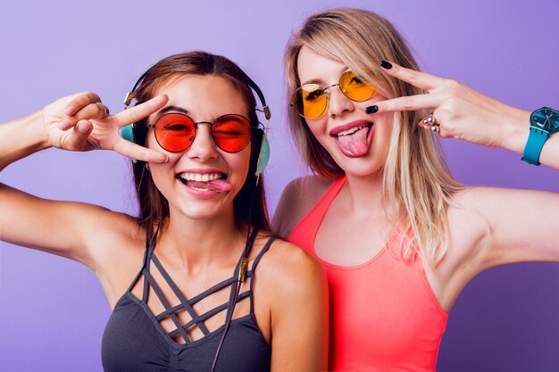 Fitness girls send air kiss and taking self portrait by mobile phone