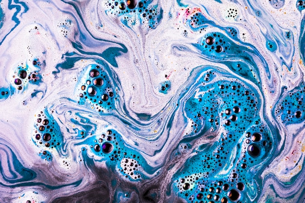 Free photo fizzy pink and blue bath bomb bath