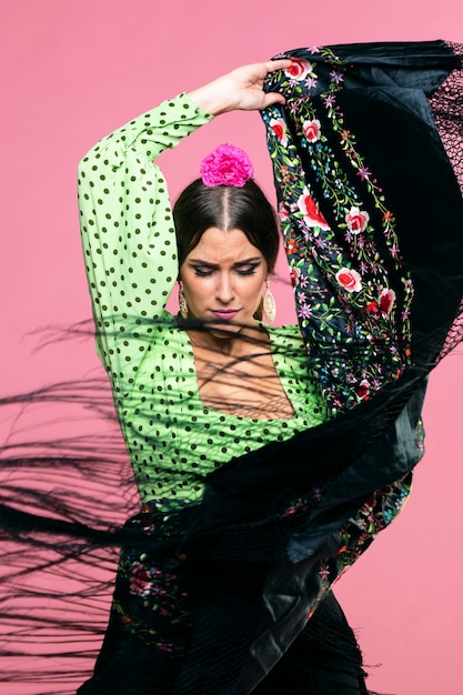 Free Photo flamenca performing with manila shawl