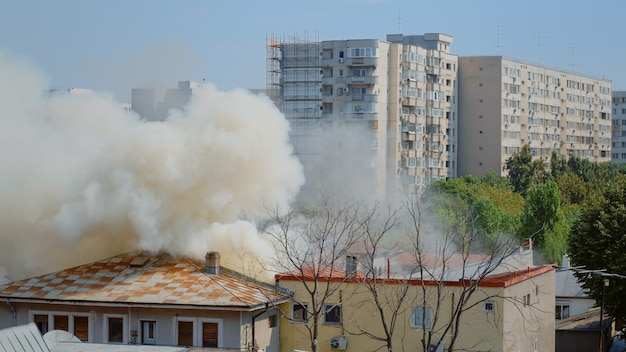 Free photo flames going out from burning house in neighbourhood