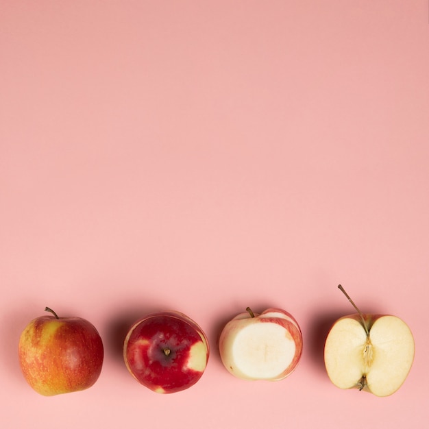 Free photo flat lay of apple on pink background with copy space