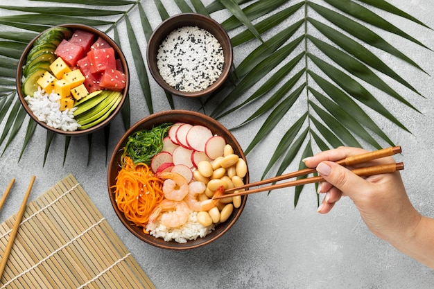 Free photo flat lay arrangement of delicious poke bowl