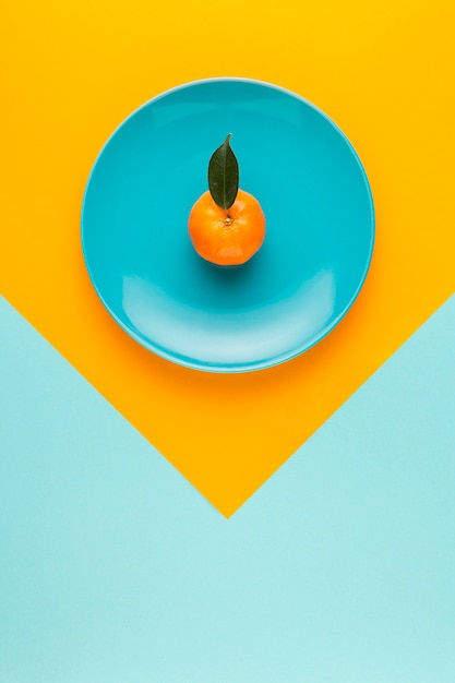 Free photo flat lay arrangement with fruit on a plate