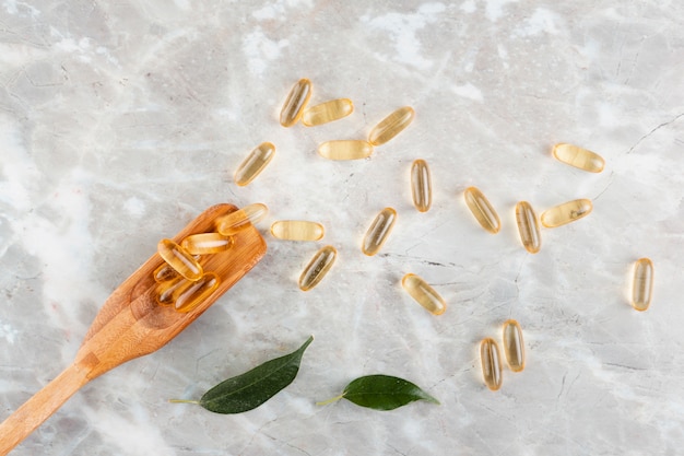 Free photo flat lay arrangement with pills on marble table