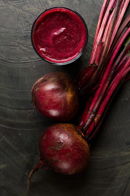 Free photo flat lay beets with beet juice glass