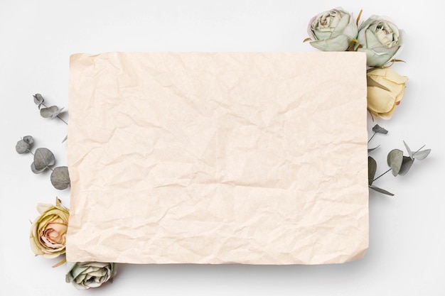 Free Photo flat lay bouquet paper and roses with copy-space