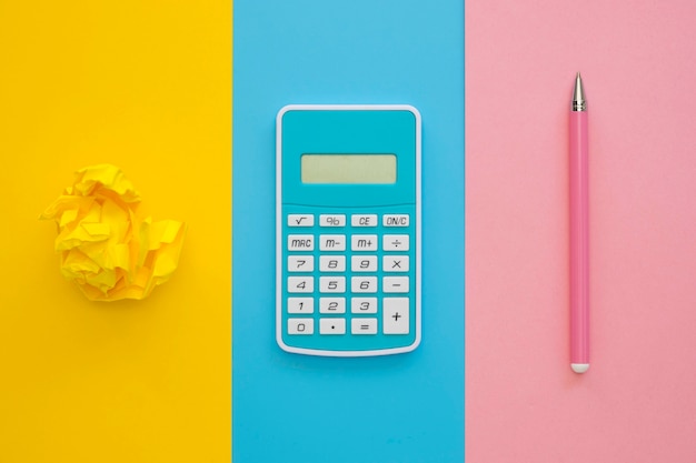 Free photo flat lay of calculator with pen and crumpled paper