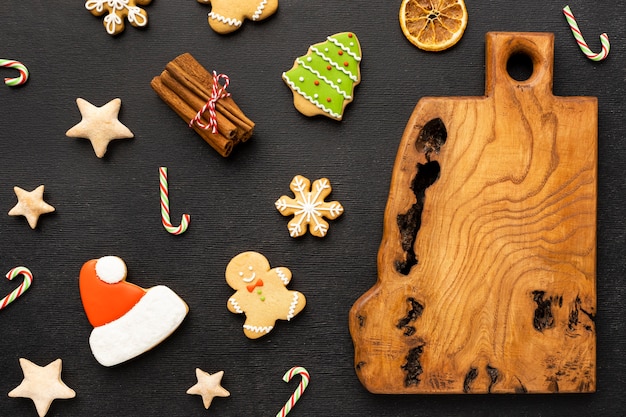 Free photo flat lay christmas gingerbread cookies assortment