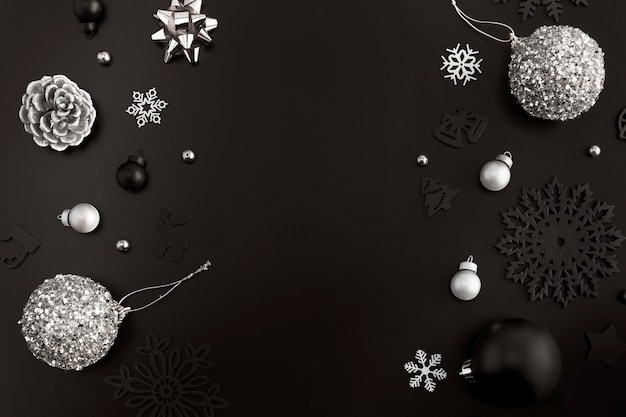 Free photo flat lay of christmas ornaments with copy space