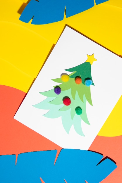 Free photo flat lay christmas tree and tropical leaves