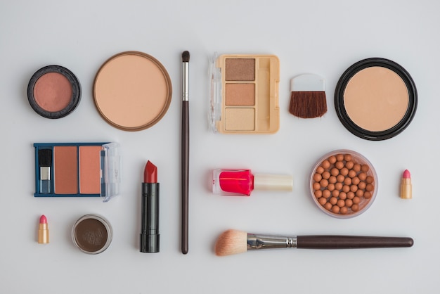 Free photo flat lay composition with cosmetic product