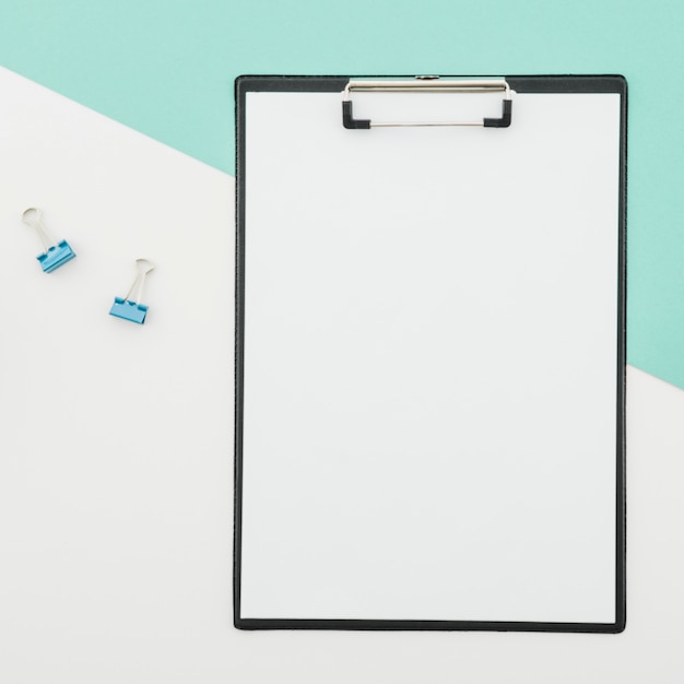 Free photo flat lay concept of clipboard