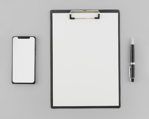 Free photo flat lay concept of clipboard