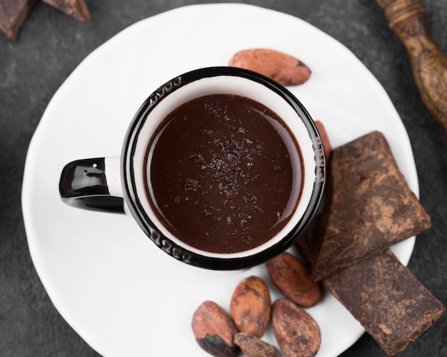 Free photo flat lay cup of hot chocolate