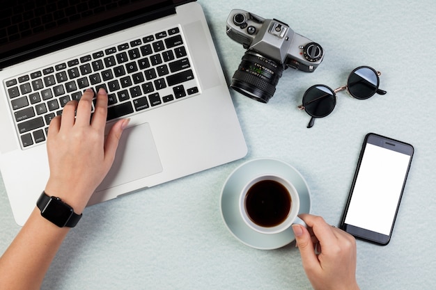 Free photo flat lay desk concept with smartphone template