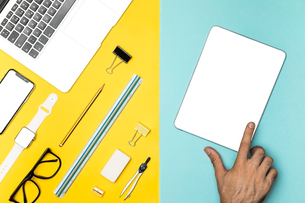 Free photo flat lay desktop concept with mockup tablet